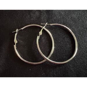 New Fashion Silver Tone Hoop Earrings 1.75" Large Round Hoops Lightweight E167